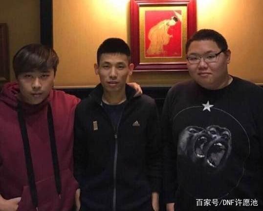 dnf公益服发布网6年前的大佬回归，防具做了大半年，身上10件粉装都是回忆272